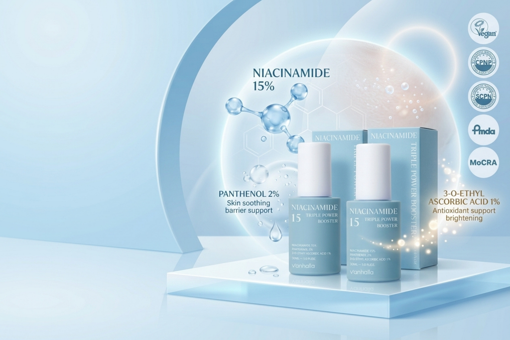 Three skincare bottles and two matching boxes from Niacinamide 15% by La Mer, displayed on a light blue pedestal with floating water droplets and text callouts on a clean pale blue studio background.