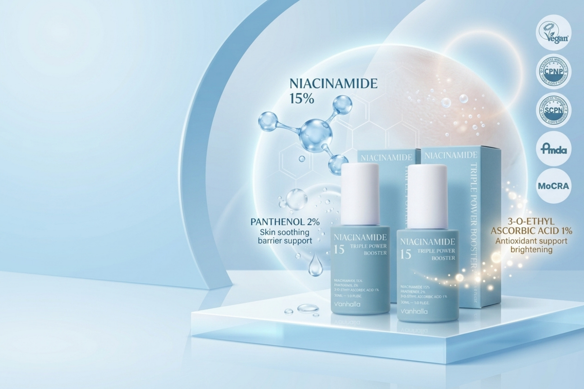 Three skincare bottles and two matching boxes from Niacinamide 15% by La Mer, displayed on a light blue pedestal with floating water droplets and text callouts on a clean pale blue studio background.
